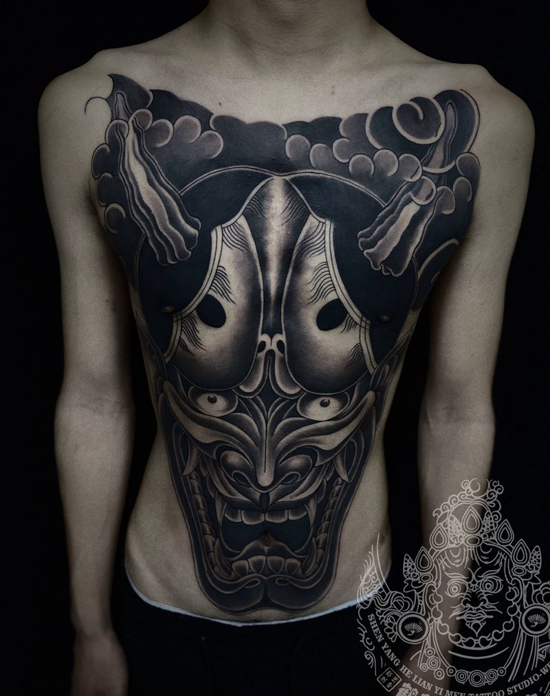 店内工作纹身图片_胸部新传统老传统纹身图案