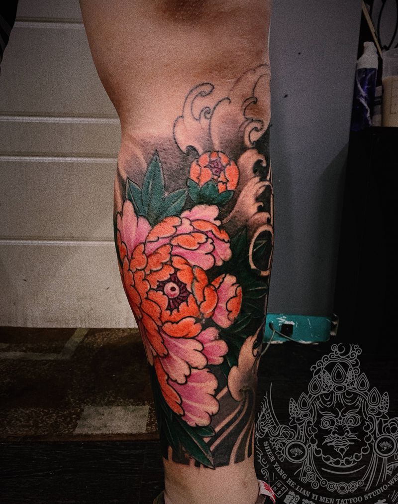 店内牡丹纹身图片_腿部新传统纹身图案