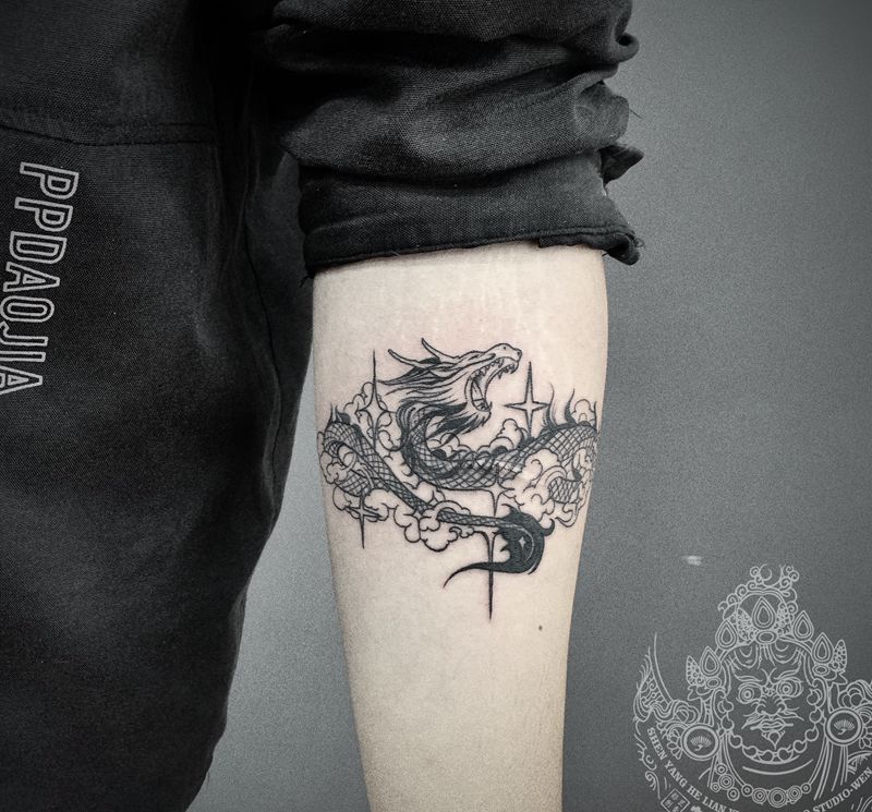 黑灰小图纹身图片_手臂Old SchoolNew School纹身图案