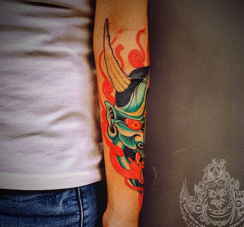 荧光点缀纹身图片_手臂新传统纹身图案