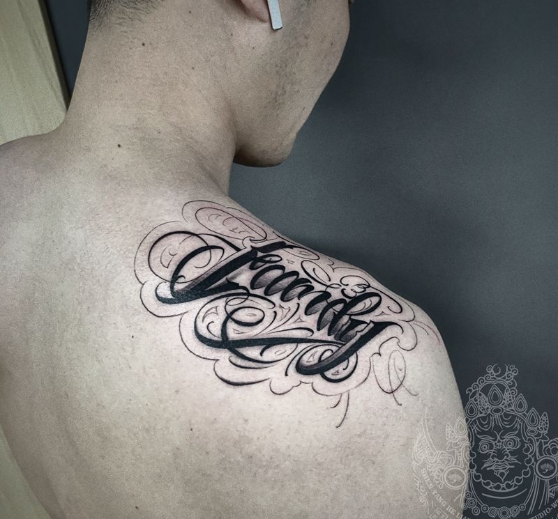 花体字纹身图片_肩部图腾花体字纹身图案