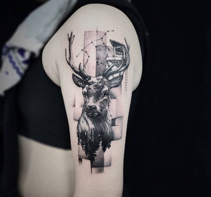 大臂麋鹿 店长作品纹身图片_手臂水墨鹿纹身图案