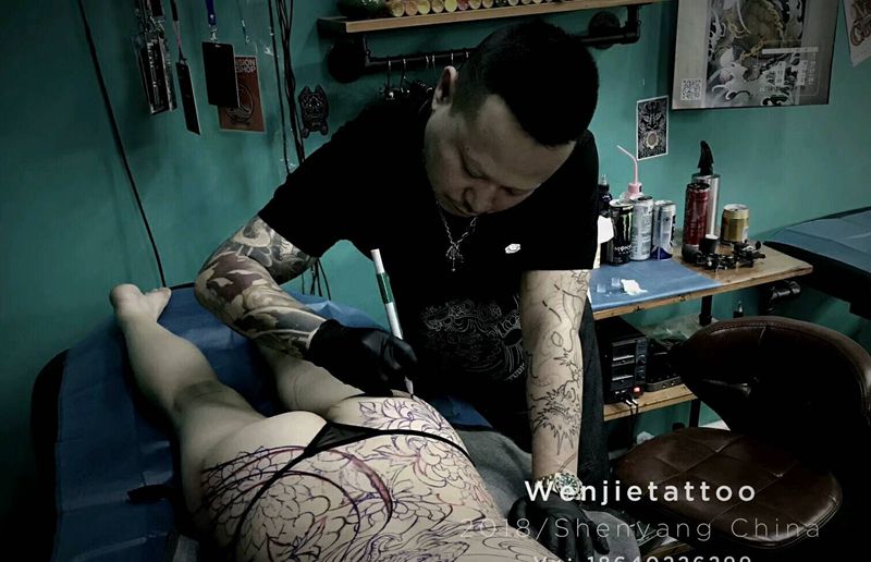 纹杰老师工作，老传统基础线未完纹身图片_背部老传统纹身图案