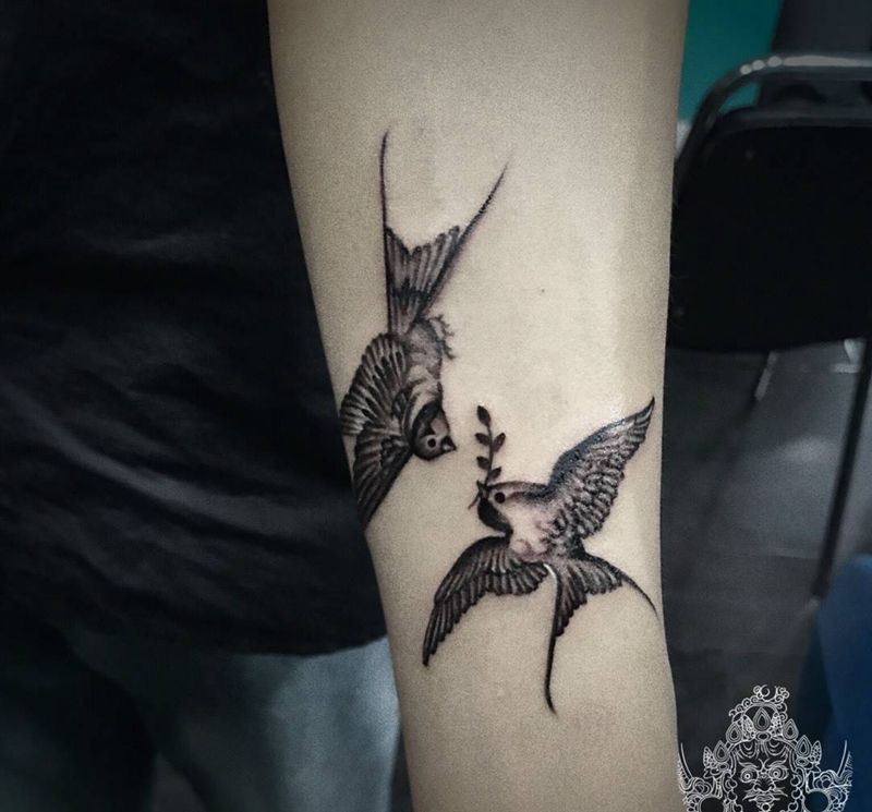 小燕子纹身图片_手臂小清新纹身图案