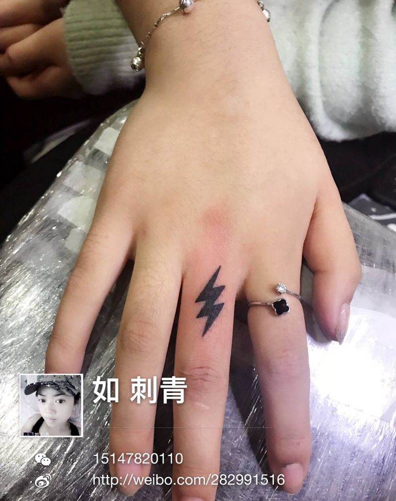 字母覆盖纹身图片