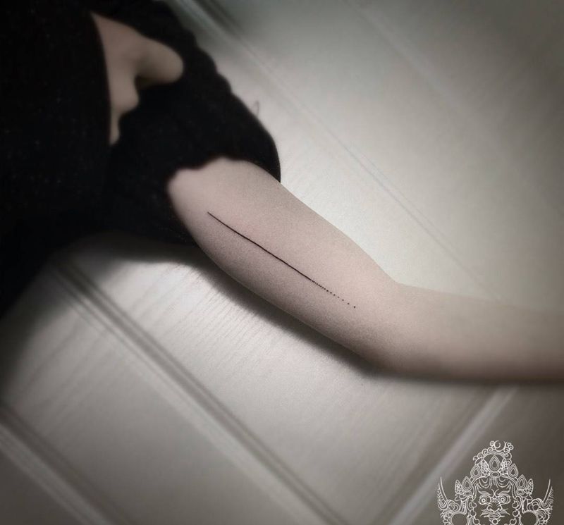 线纹身图片_手臂点刺纹身图案