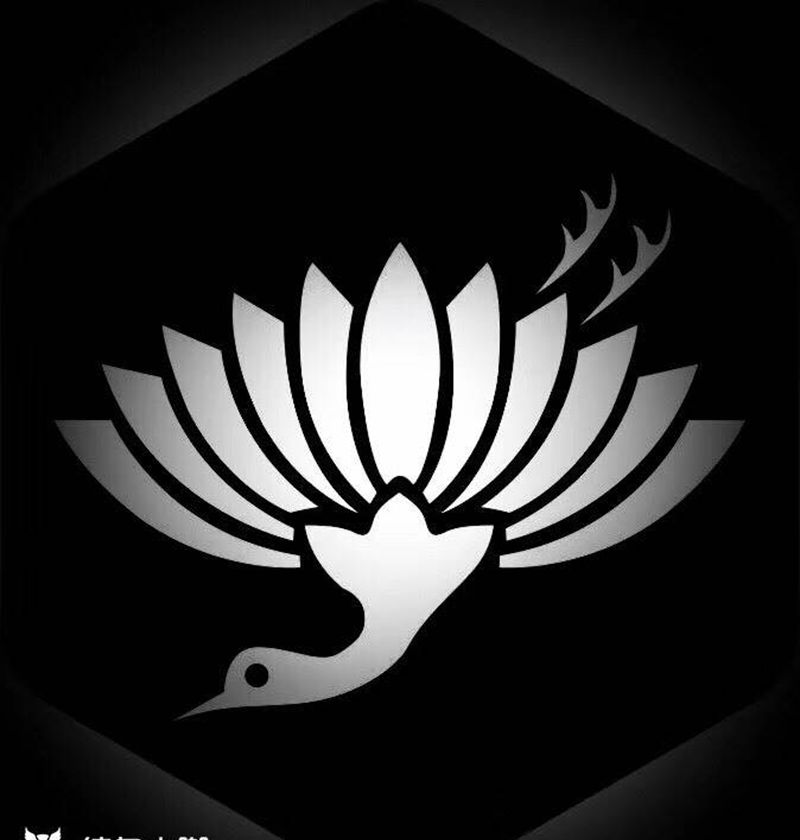 沈阳彩艺刺青...店徽章（鹤莲）纹身图片_胸部纹身图案