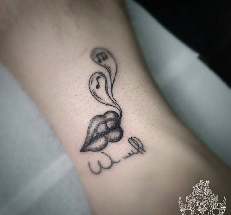 小清新纹身图片_腿部点刺纹身图案