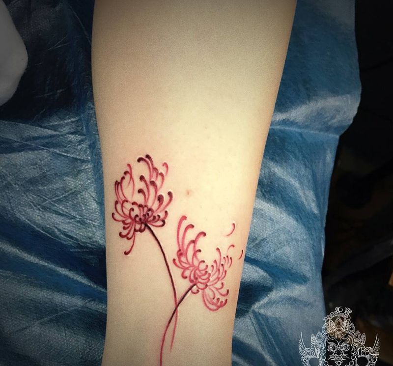 彼岸花纹身图片_脚部腿部水彩小清新纹身图案