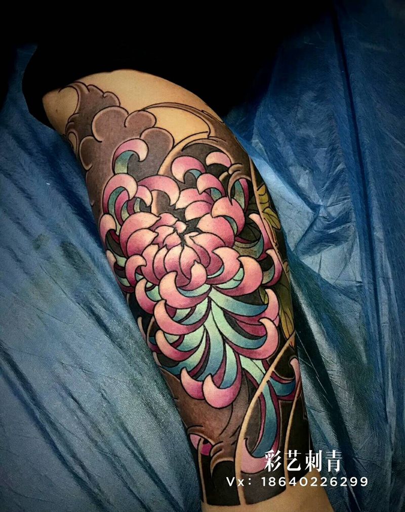 老传统菊花包小腿，店长作品纹身图片_腿部老传统纹身图案