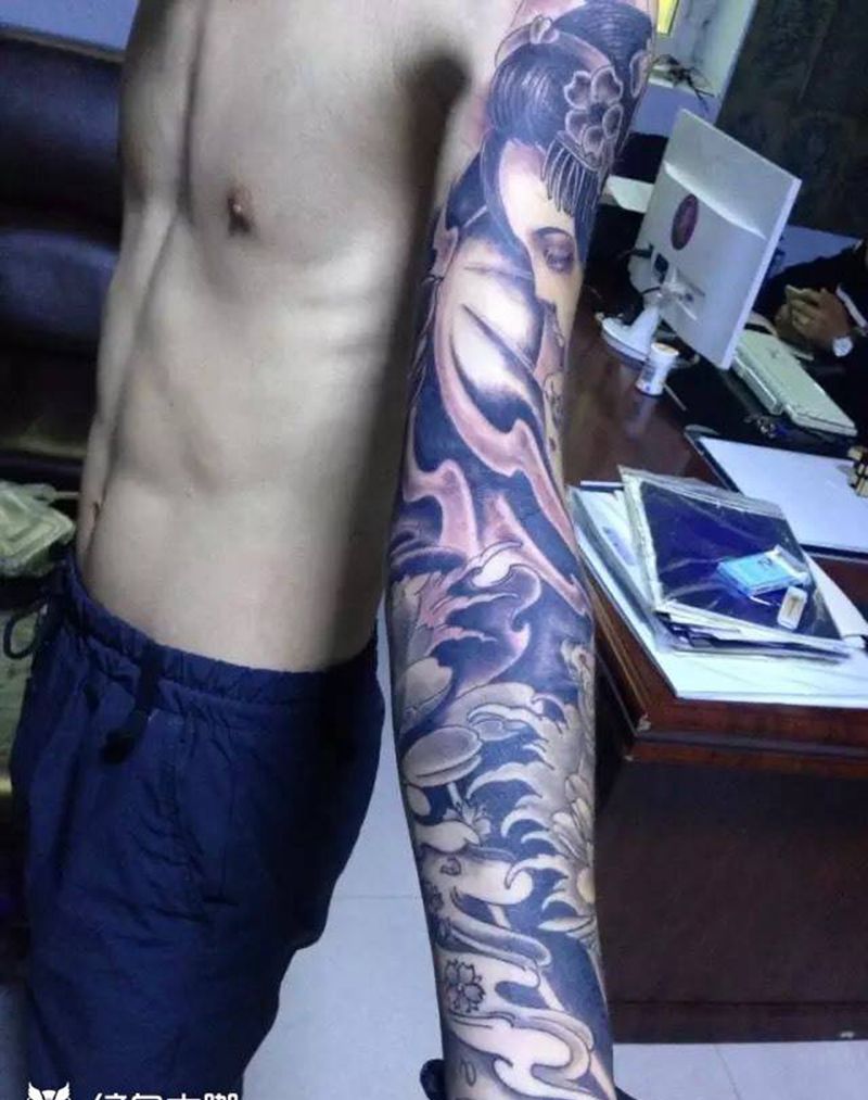 花臂。未完纹身图片