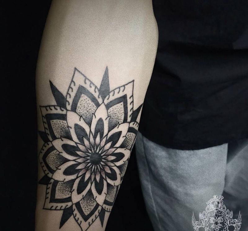 帅气的点刺小图纹身图片_手臂点刺纹身图案