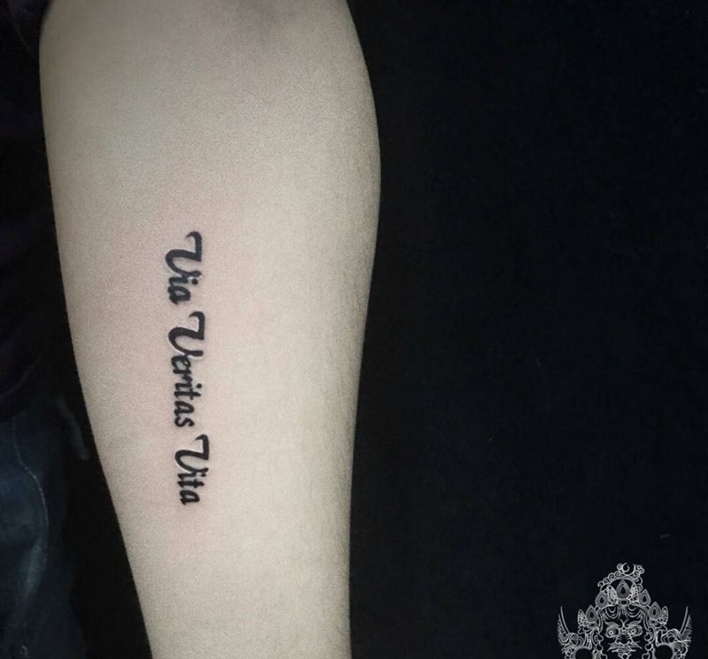 小清新字母纹身图片_手臂图腾纹身图案