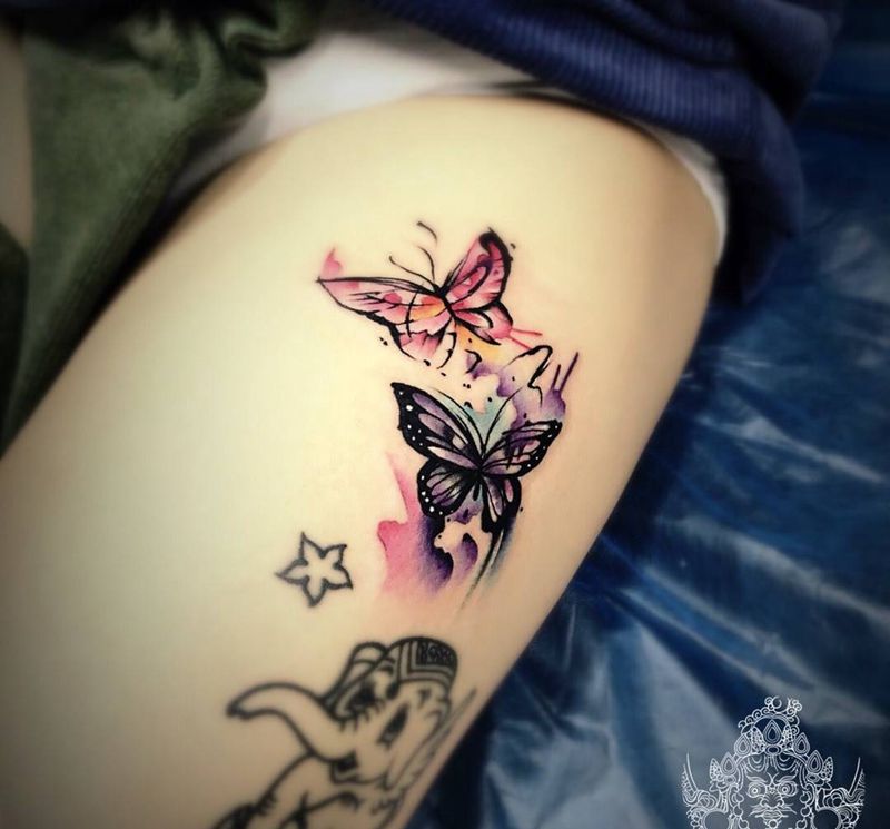 水彩泼墨蝴蝶纹身图片_腿部水墨水彩纹身图案