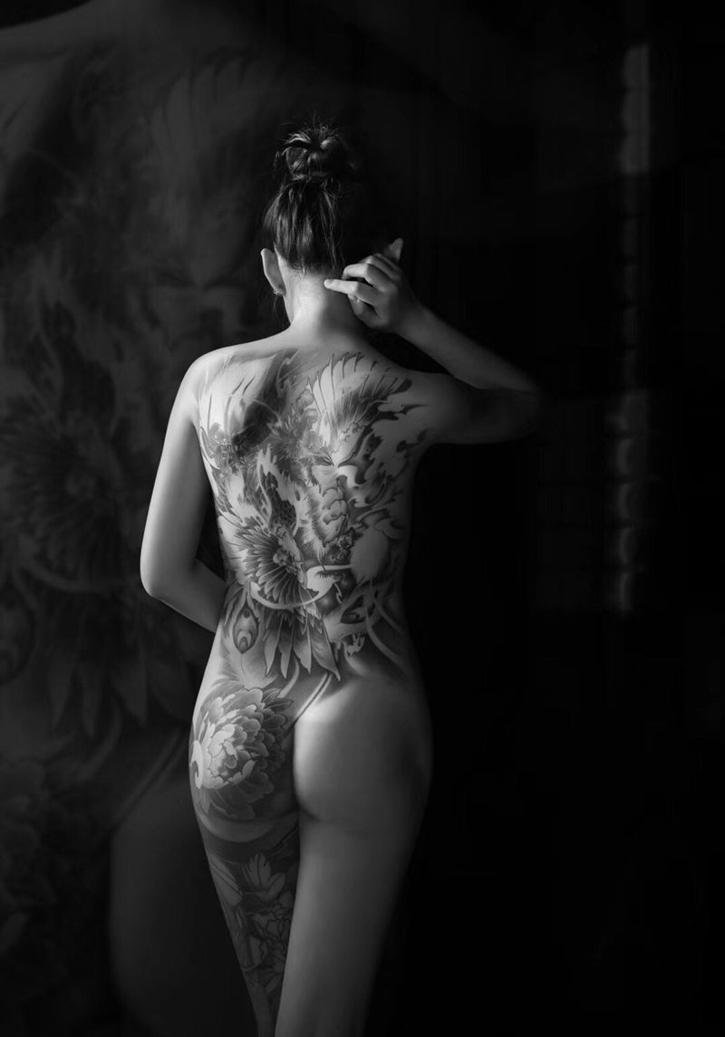 彩艺出品纹身图片_背部新传统纹身图案