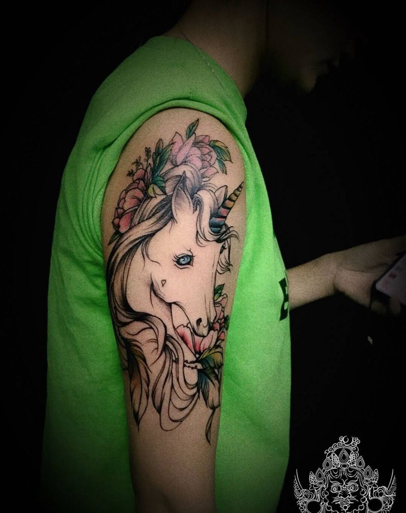 大臂独角兽纹身图片