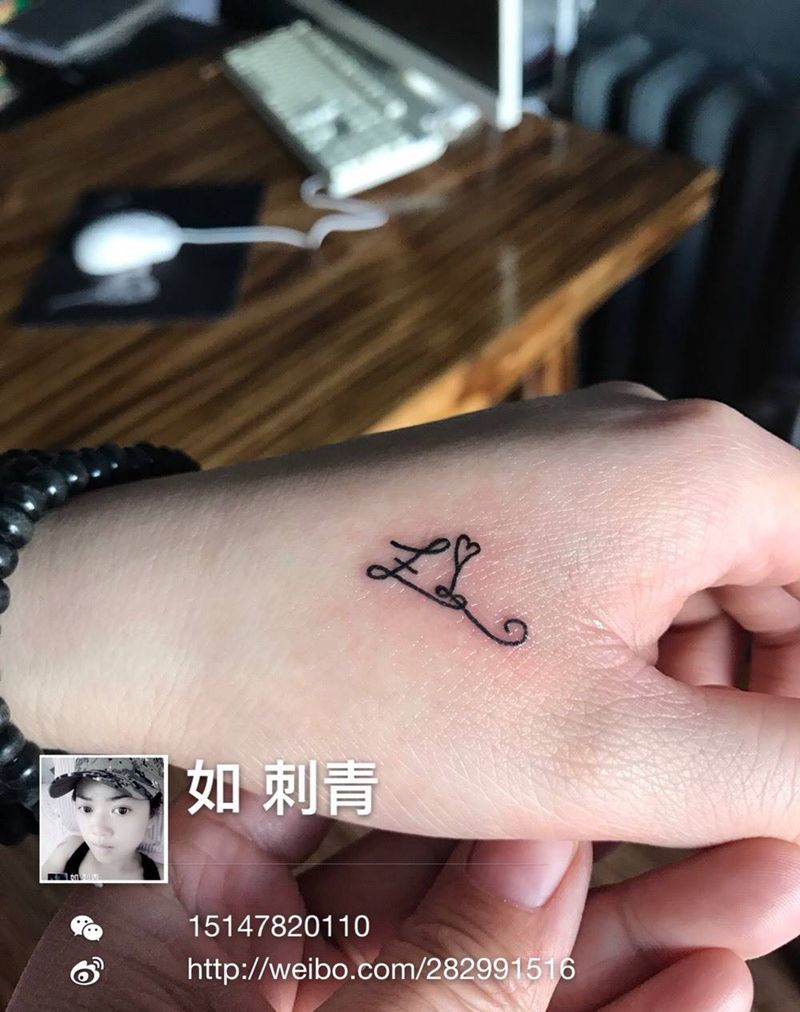 字母设计纹身图片