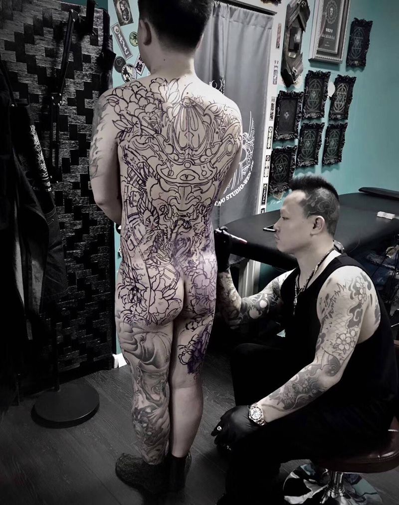 纹杰老师工作，年前最后一位顾客，纹身图片_背部新传统纹身图案