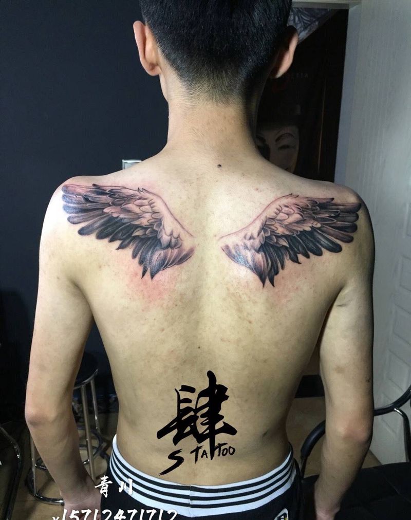 翅膀纹身图片