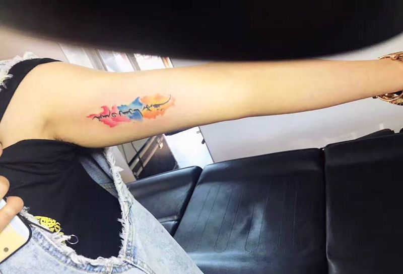 水彩蒙文纹身图片