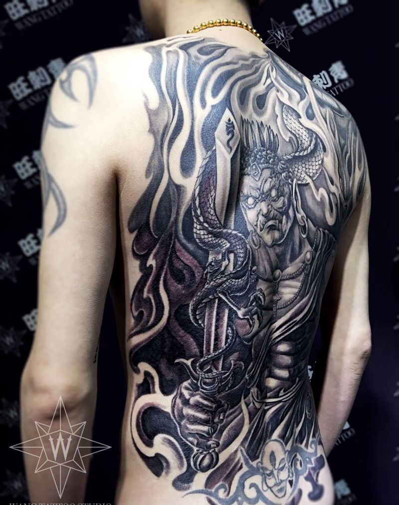 不动明王纹身图片_成品背部欧美传统人物肖像写实纹身图案