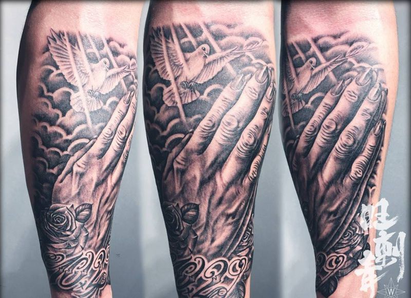 祈祷的手纹身图片_成品手臂欧美人物纹身图案