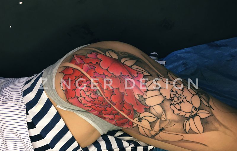 牡丹纹身图片_臀部腿部新传统纹身图案