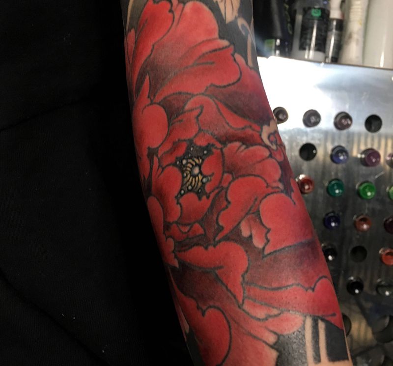 牡丹七分袖纹身图片_手臂新传统七分袖牡丹纹身图案