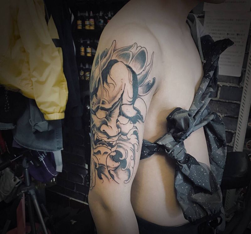 班诺纹身图片_手臂老传统纹身图案