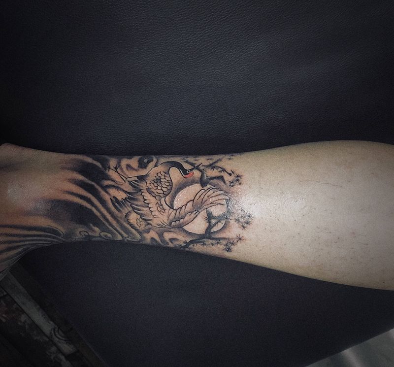 鹤纹身图片_腿部老传统纹身图案