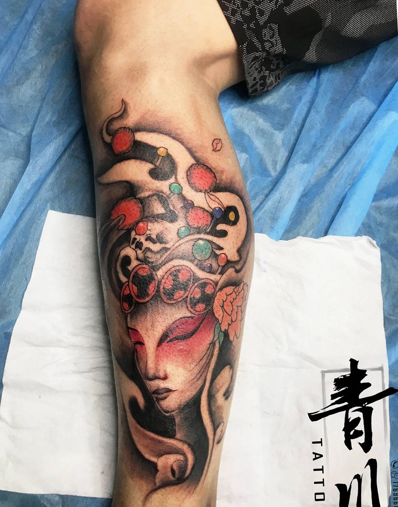 花旦纹身图片_腿部纹身图案