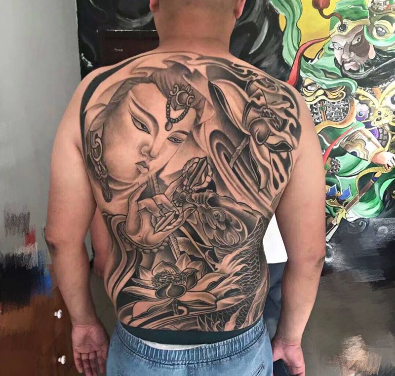 满背纹身图片_背部纹身图案