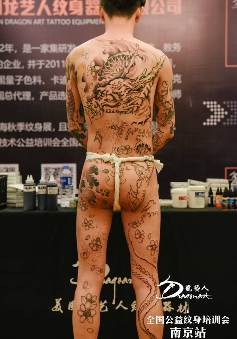 龙腾四海纹身图片