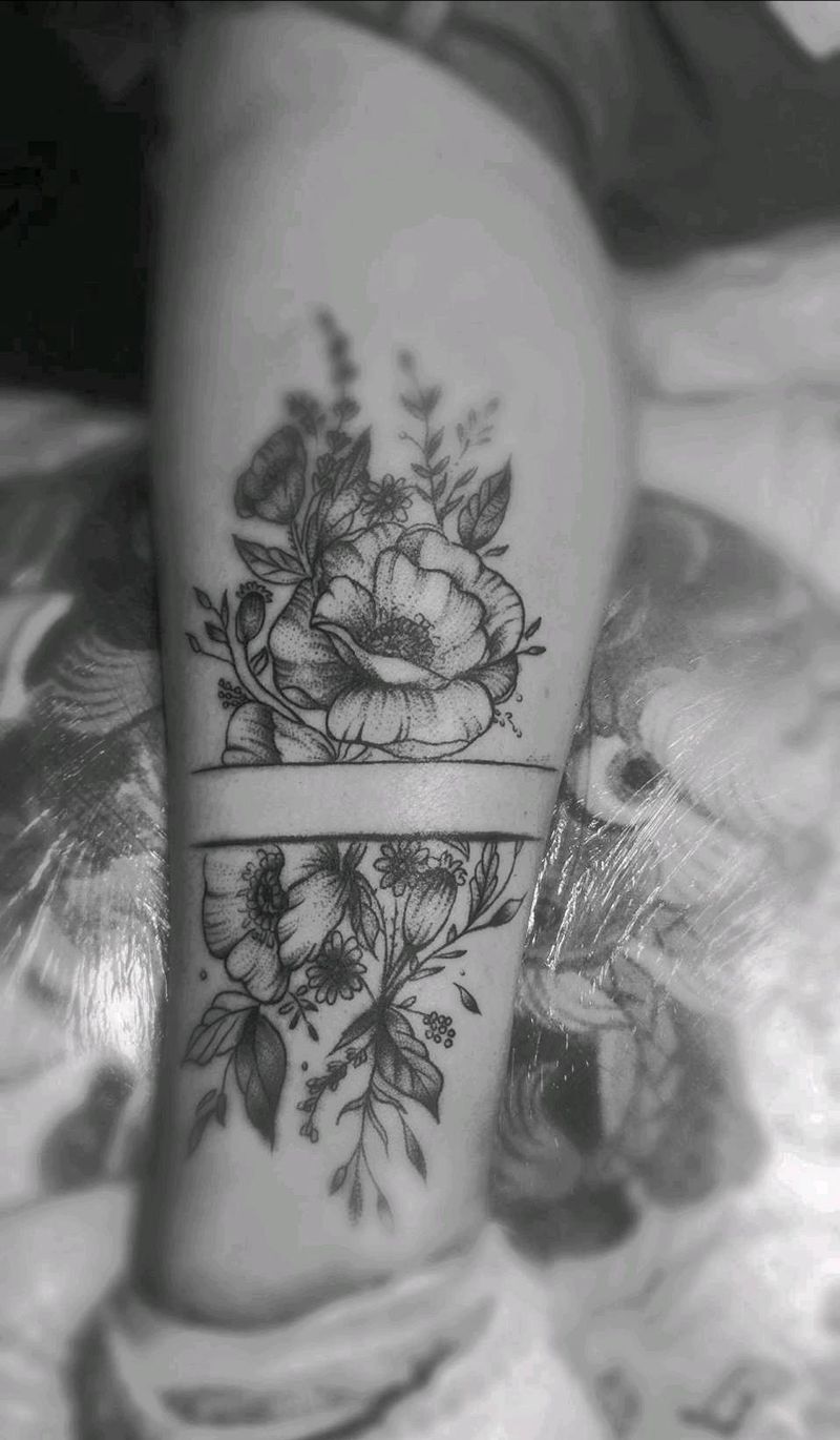 素花纹身图片_腿部点刺纹身图案