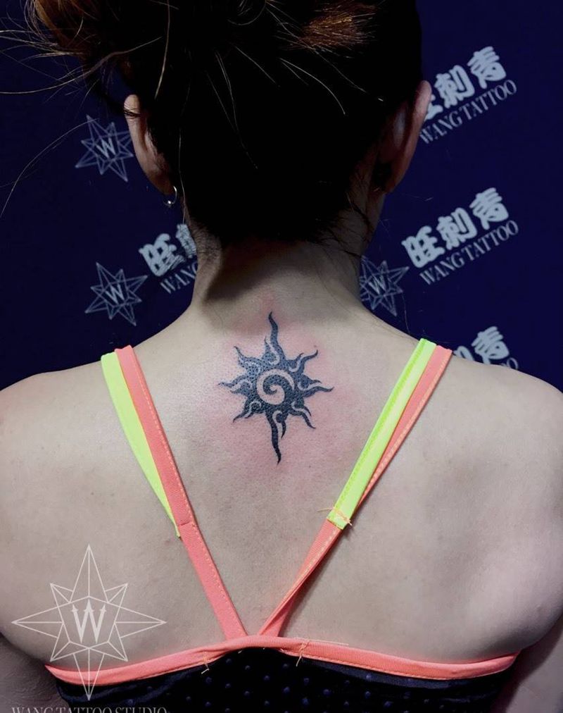 太阳图腾纹身图片_成品颈部欧美图腾纹身图案