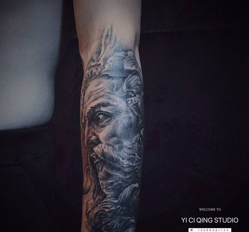 海神波塞冬纹身图片_手臂欧美写实纹身图案