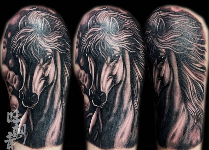 骏马纹身图片_成品手臂写实动物纹身图案