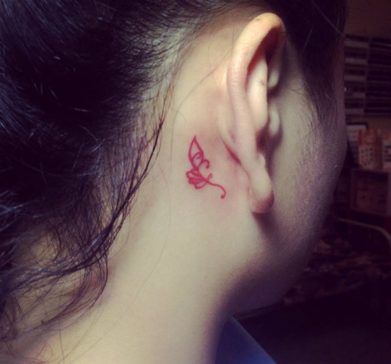 耳后纹身图片