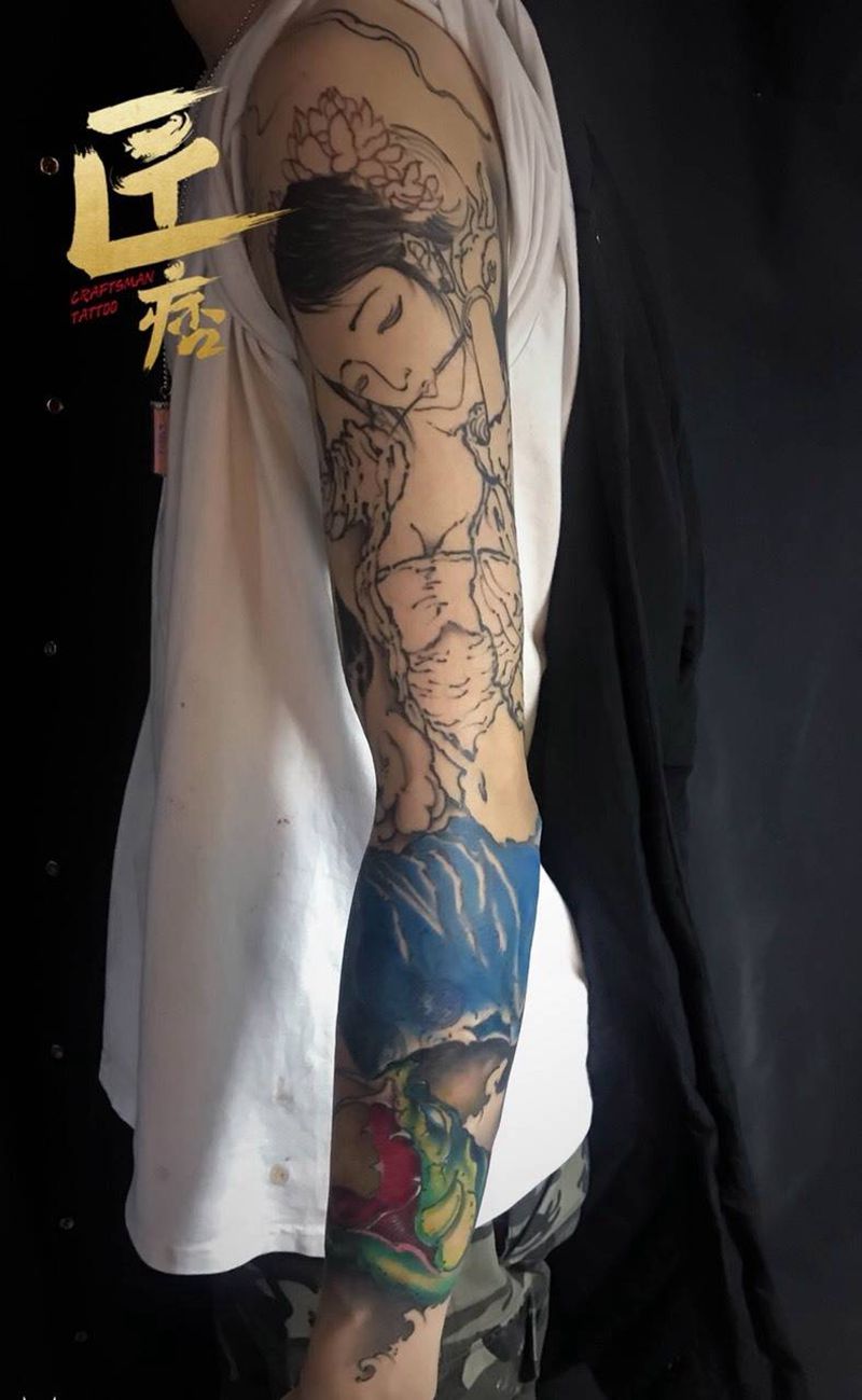 蛇精美人纹身图片