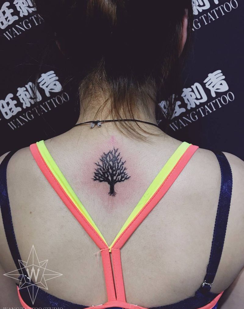 小树➕雏菊纹身图片_成品背部脚部欧美植物纹身图案