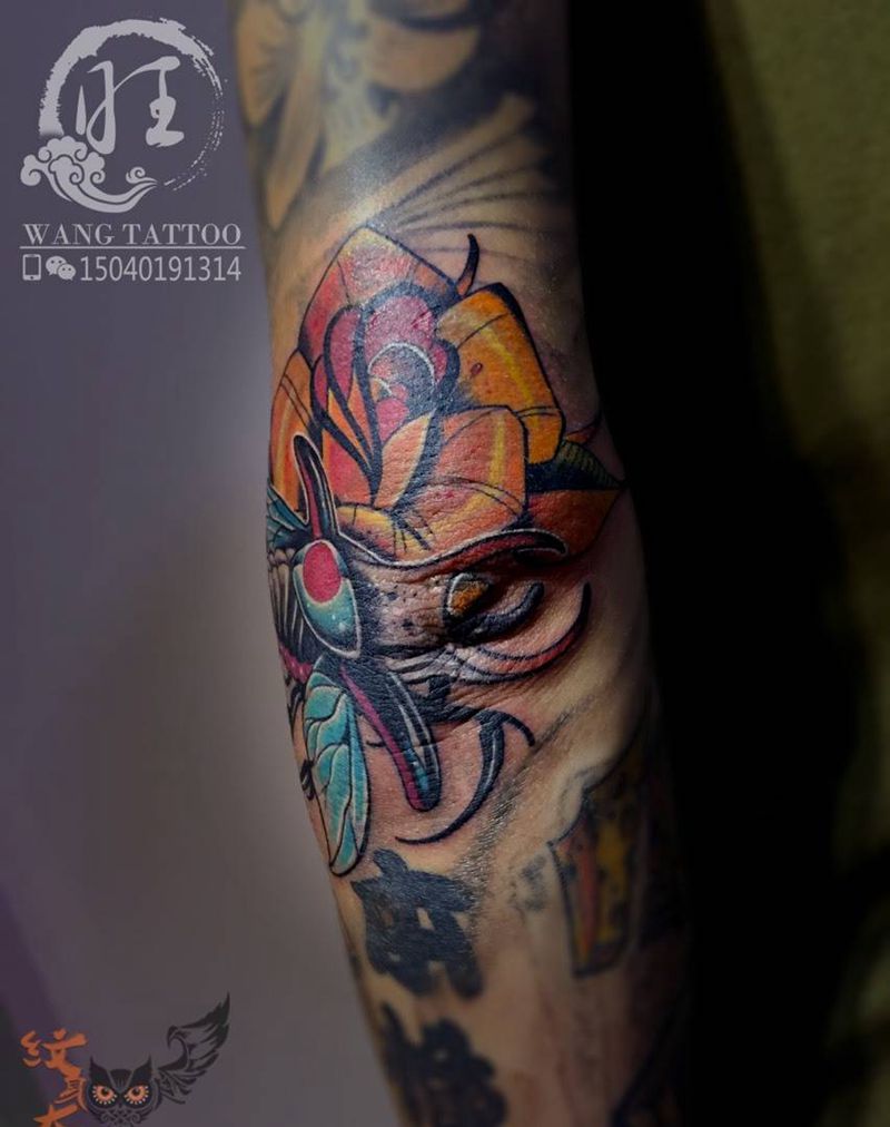 甲壳虫玫瑰花纹身图片_手臂成品欧美动物植物纹身图案