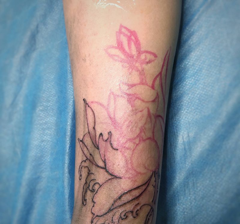 荷花纹身图片_水墨纹身图案