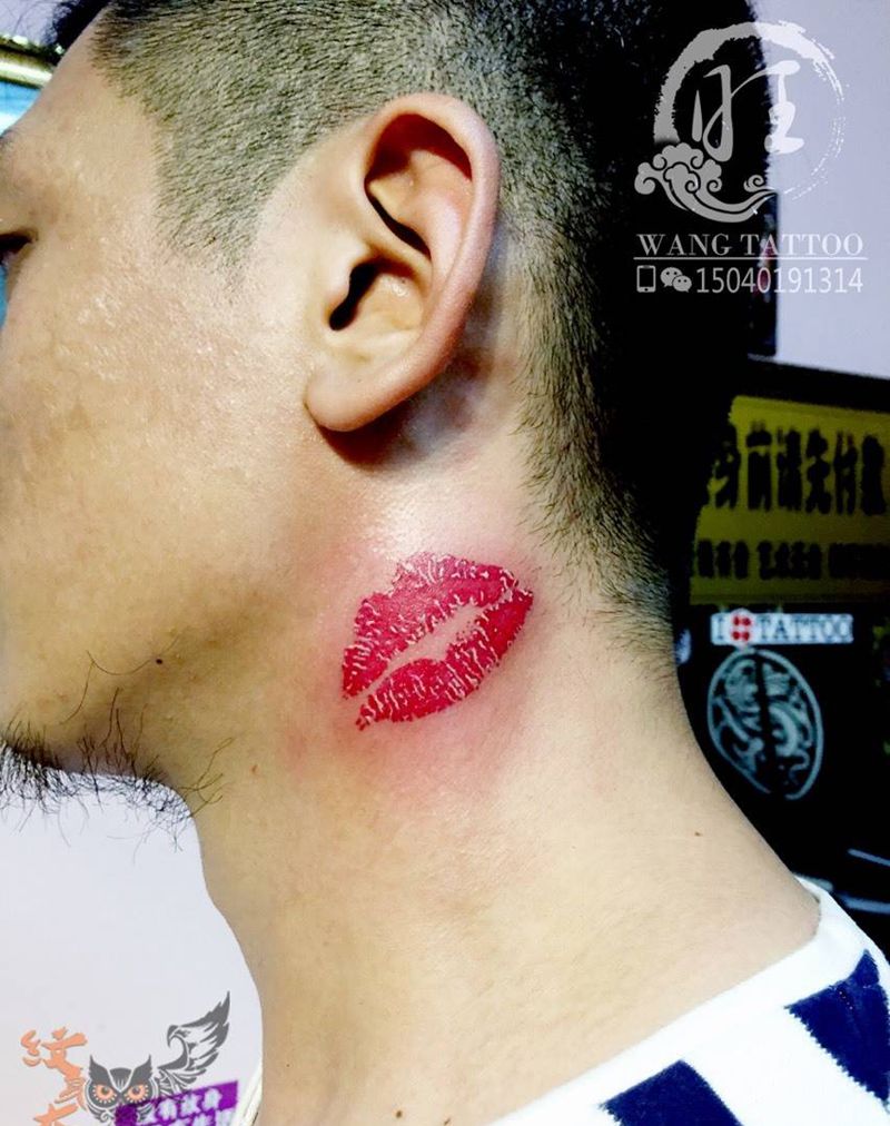 唇印纹身图片_成品颈部清新图腾纹身图案