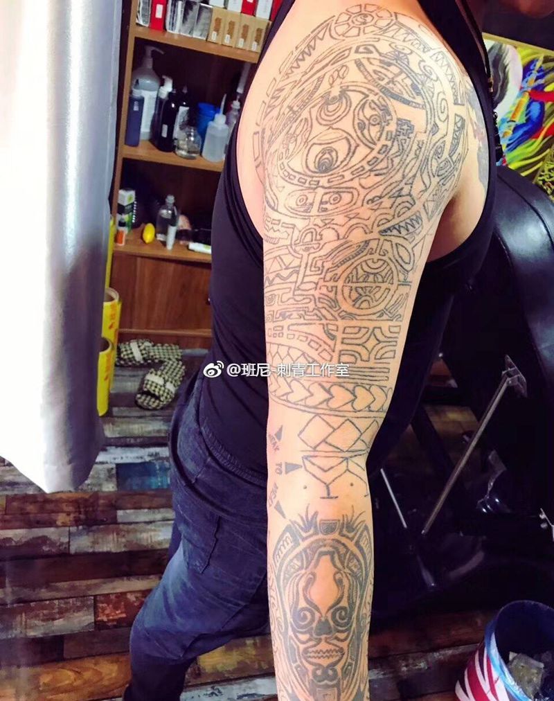 修改 上色。线条不是本店纹身图片