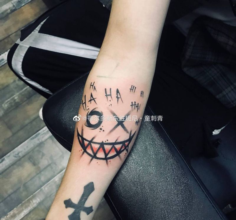 小丑笑脸纹身图片