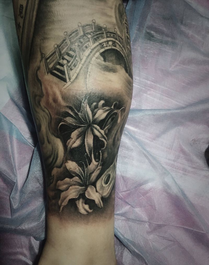 添加彼岸花纹身图片_腿部纹身图案