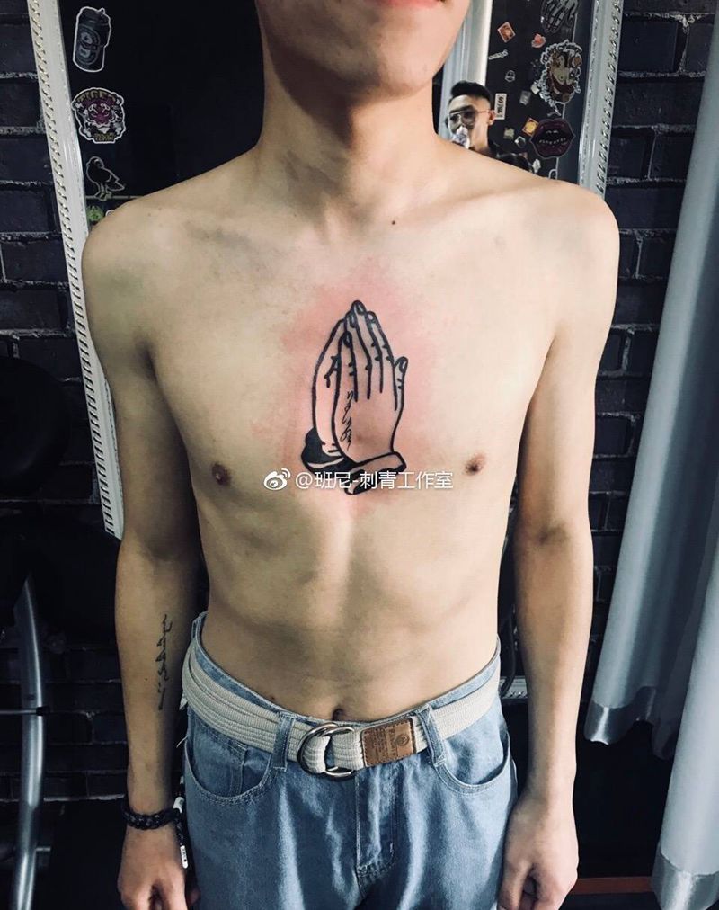 祈祷之手纹身图片