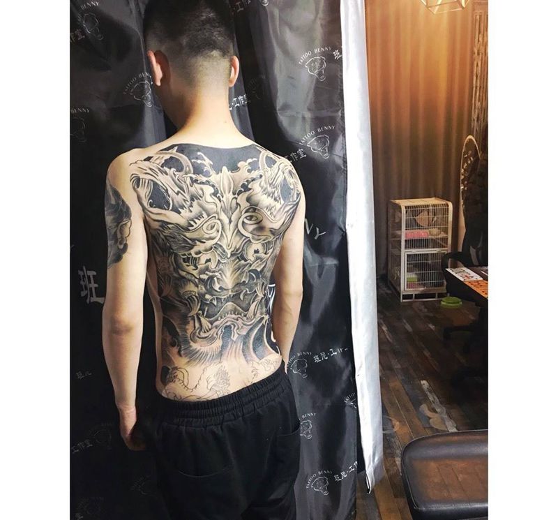 包臀未完纹身图片