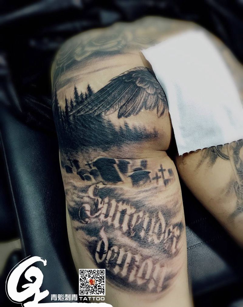 天使恶魔，另半边正在蜕皮纹身图片