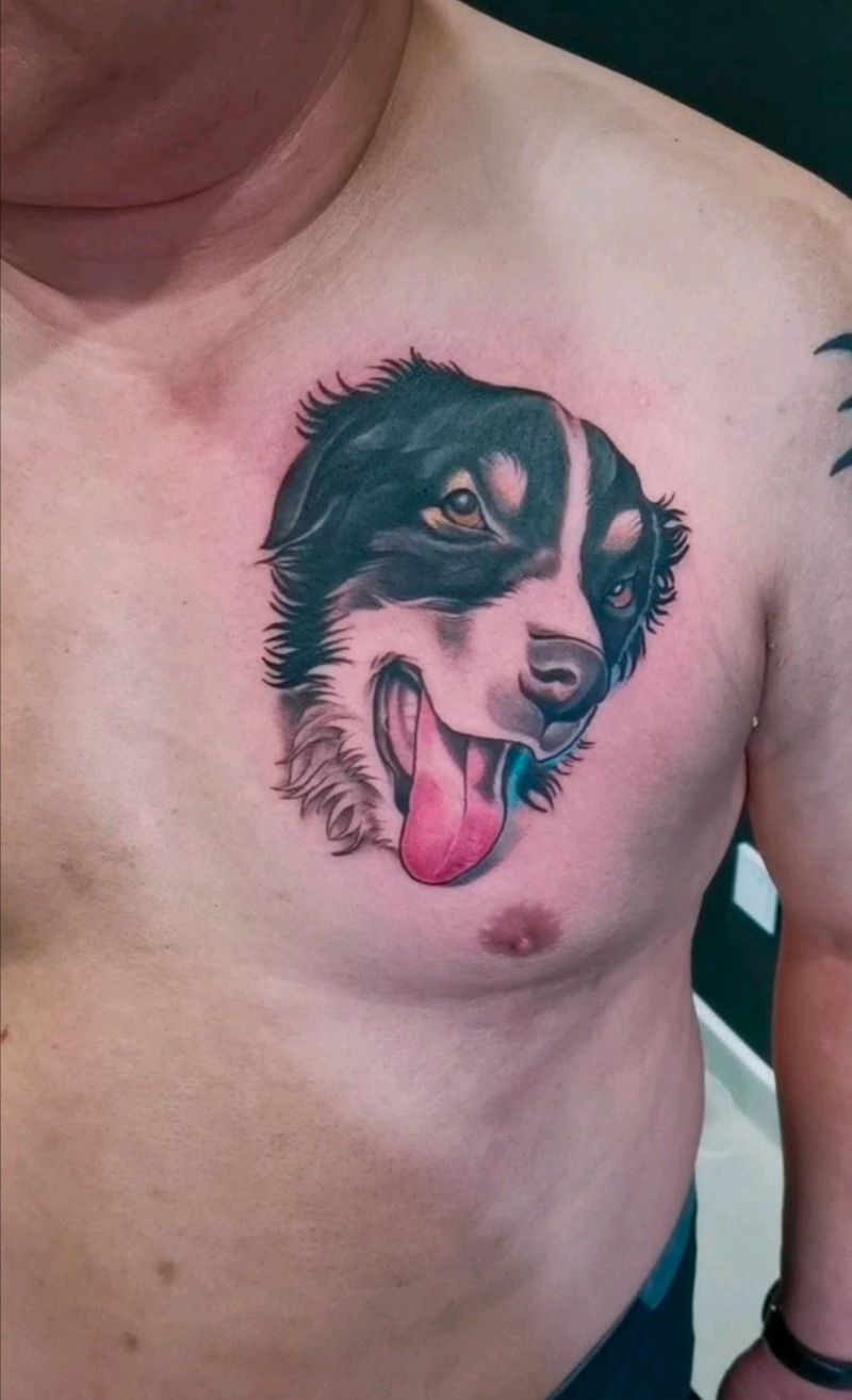 狗狗纹身图片_肩部胸部欧美写实纹身图案